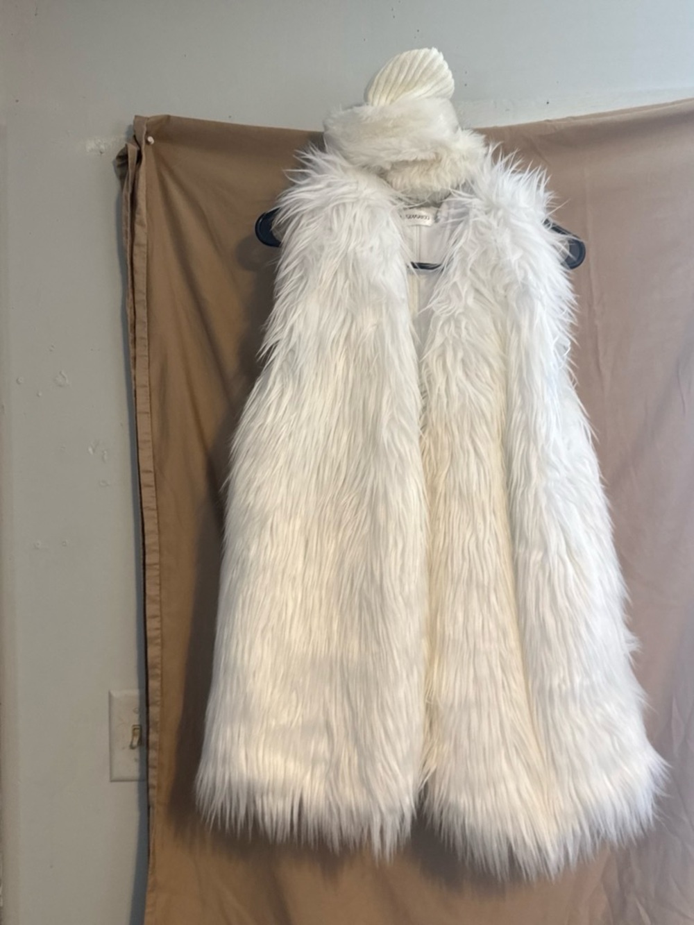 Amazon Women's White Faux Fur Sleeveless Vest